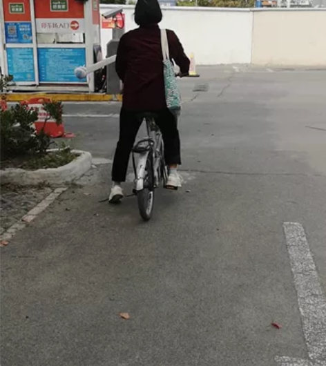 22寸折叠式自行车，前后刹车刚修好，非常好...