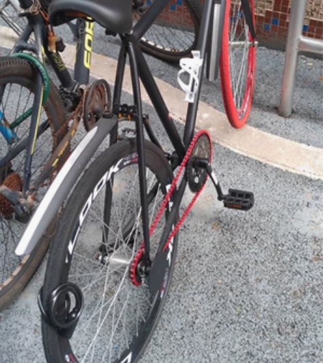 《没下架就是还在》倒刹死飞,免充气免维护。...