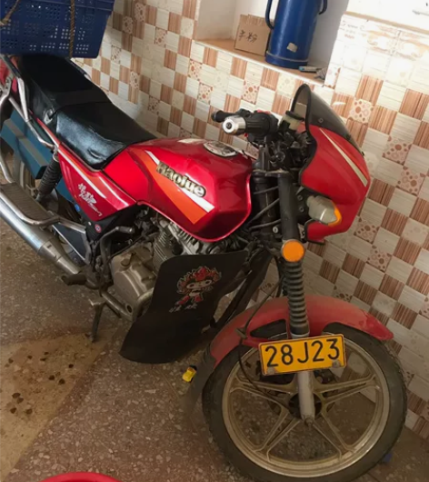 豪爵银豹男装摩托车！买来没什么用过！原装到...