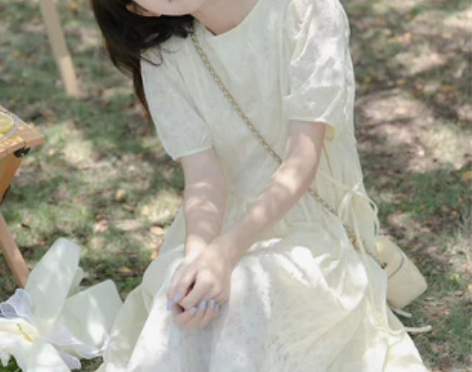 泡泡袖连衣裙女夏季2022新款法式温柔风初...