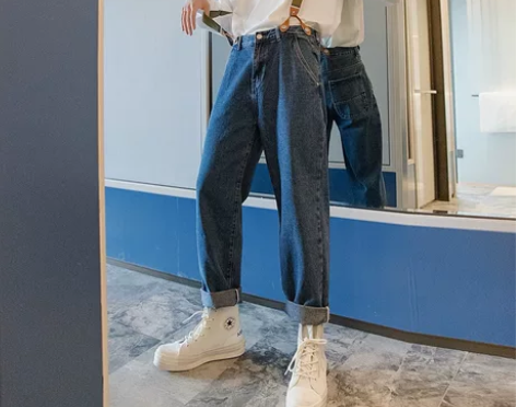 提供熨烫，背带牛仔裤，瘦了穿着太大， 感兴...