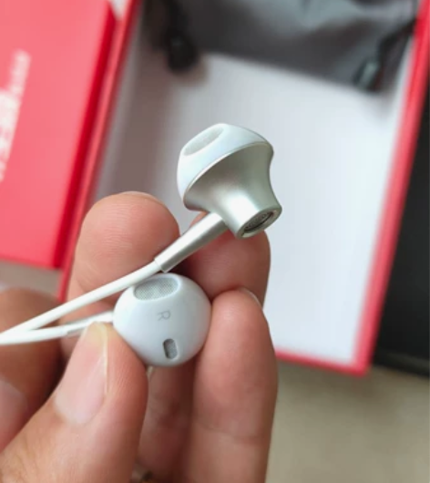 白菜价耳机！如图所示！ 线长1.5米，很长...