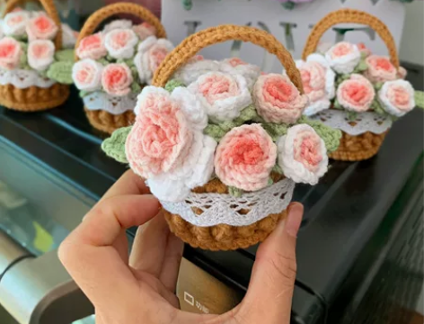 新款 手工钩织粉色渐变花篮 颜色可以更换，...