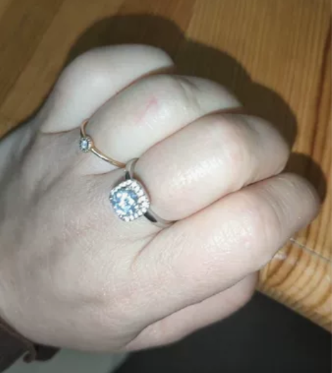 1克拉莫泊桑钻石+底托银 感兴趣的话点“我...
