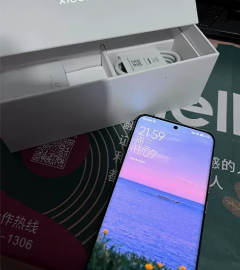 小米12s，8+256，用了一个月 没有磕...