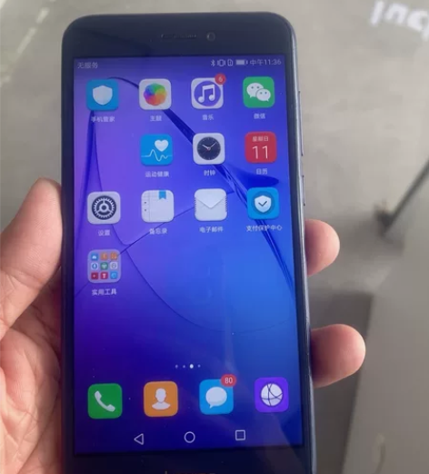 荣耀8青春版，4＋32G， 感兴趣的话点“...