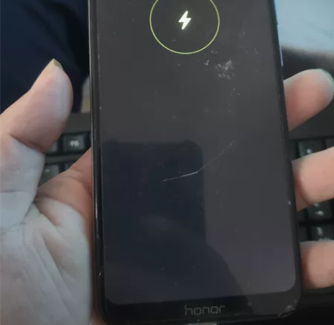 荣耀畅玩8C手机。主板防拆标签还在。电池发...