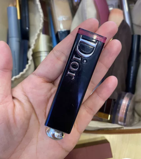 DIOR口红,740色号, 余量如图,正品...