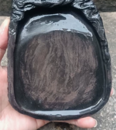 民国龙云纹端砚一方，宋坑随形，石品细腻，底...