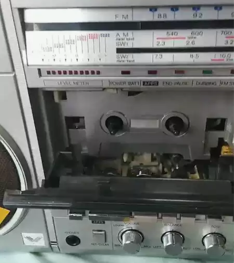 曰本原装进口夏普GF500z四波段收录机，...