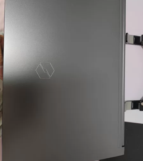 笔记本 机械革命 蛟龙 750，锐龙R74...