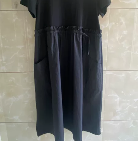 抽绳拼接套头连衣裙 两种布料拼接设计 上半...