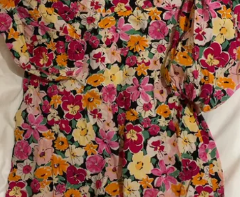 bershka花朵印花露肩连衣裙 M码 无...