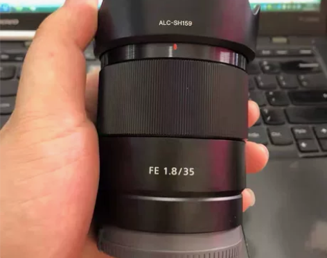 出索尼镜头35 f1.8 今年7月份购入，...