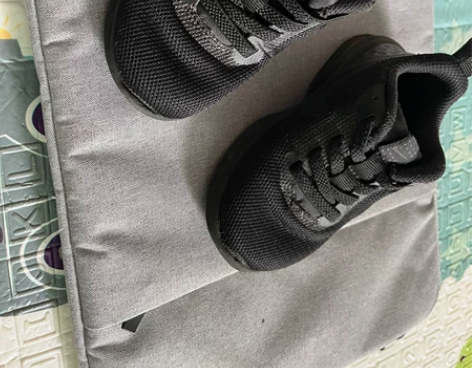 耐克Nike酷黑气垫网面运动鞋 6C 很新...