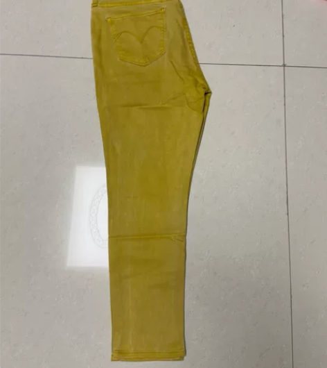 Levis 女士九分牛仔裤 感兴趣的话点“...