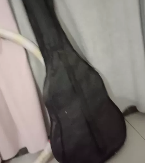 白色吉他，空闲无人用，处理出去，需要的联系...