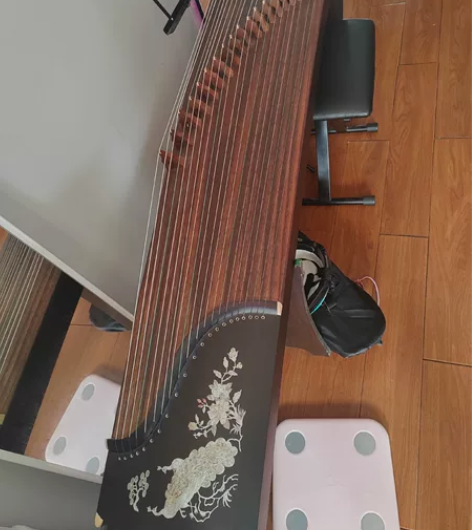 9成新自用古筝 大件物品，限自提轻微使用痕...