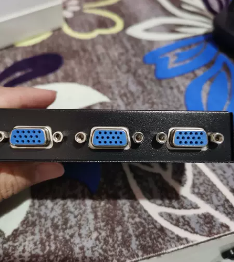 一堆电子垃圾，看谁要！显示器切换器，手机摇...