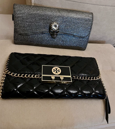 女士时尚手包新旧程度细节如图，银色尺寸长2...