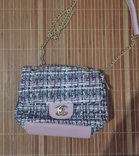 大东小香风斜挎包，特别好看，没有背过几次，...