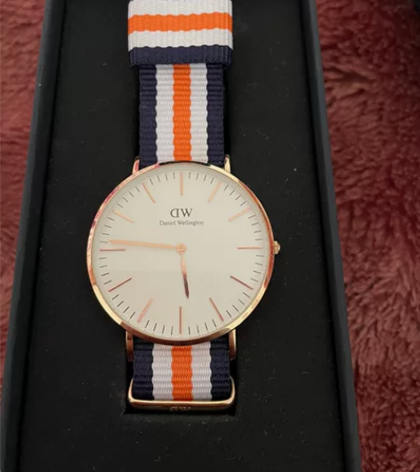 DW手表，买来没咋戴。不习惯！有盒子。 感...