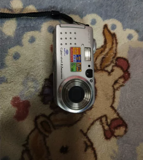 出索尼 DSC-P5，成色如图，有电池[左...