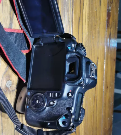 佳能单反相机！E08／60D！平时用得少无...