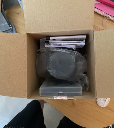 佳能微单镜头RF85mm F2 盒子说明书...