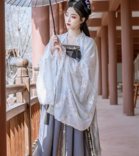 艺缕汉服，黑云鹤，汉服，穿过一次而且洗过了...