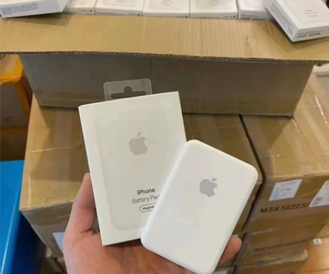 苹果MagSafe 磁吸充电宝，全新外接电...