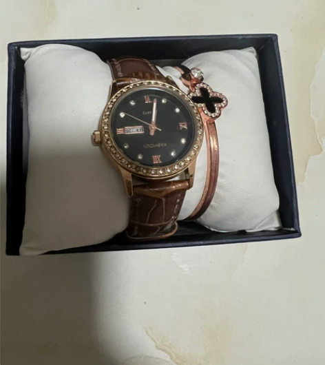 卡诗顿的手表,就带过几次,红色表带和手镯都...