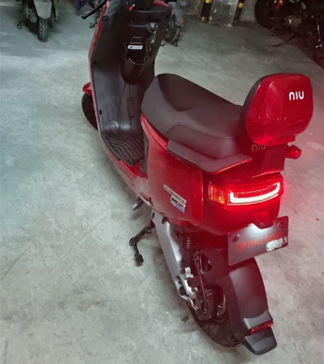 小牛电动M+动力版红色。一手车，骑行时间一...