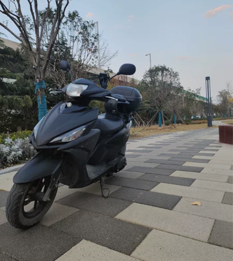 雅马哈125踏板摩托车 感兴趣的话点“我想...