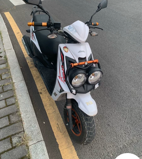 行驶不到六千公里，电瓶目前亏电。从朋友手上...