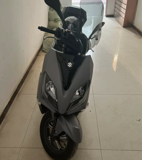 因去外地工作一年，出铃木uy125踏板摩托...