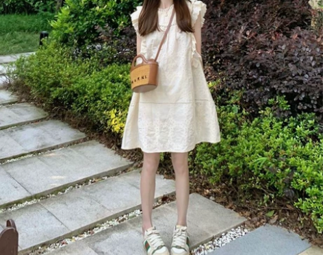 小个子小飞袖少女娃娃裙法式高级无袖白色连衣...