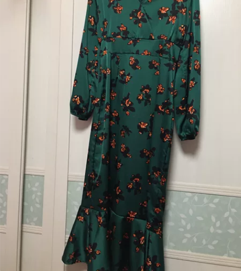 新款以纯2020春秋v领胯连 裙型：荷叶边...