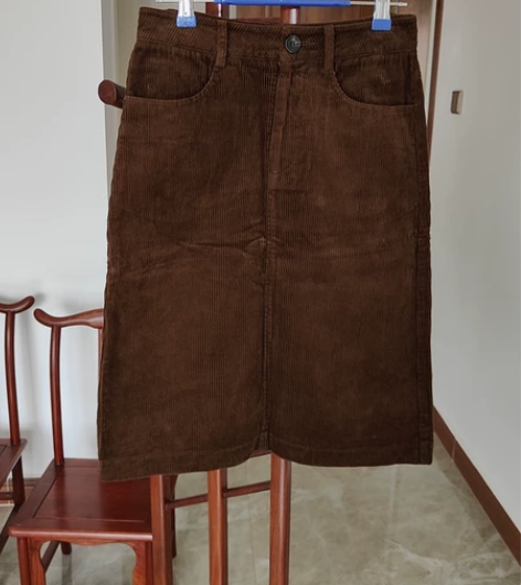 韩都衣舍，灯芯绒中裙，S码，买来穿过几次，...