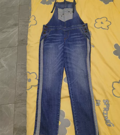 guess 背带牛仔裤 几乎全新，就穿过一...