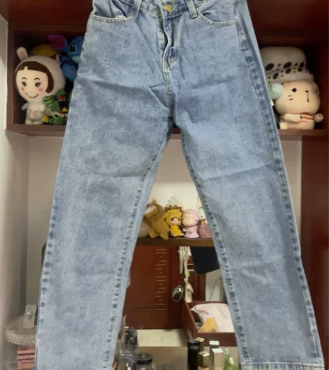 高腰直筒显瘦牛仔裤 M码 腰围70 臀围9...