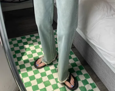 设计感柔软毛边浅色微喇叭牛仔裤女高腰秋冬直...