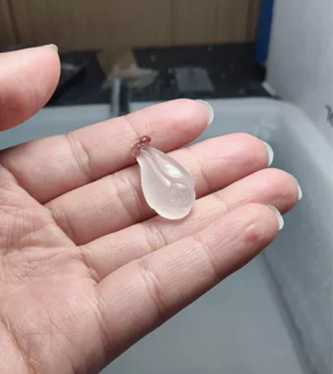 玉雕南红冰飘料玉兰花挂件。3.6克 感兴趣...