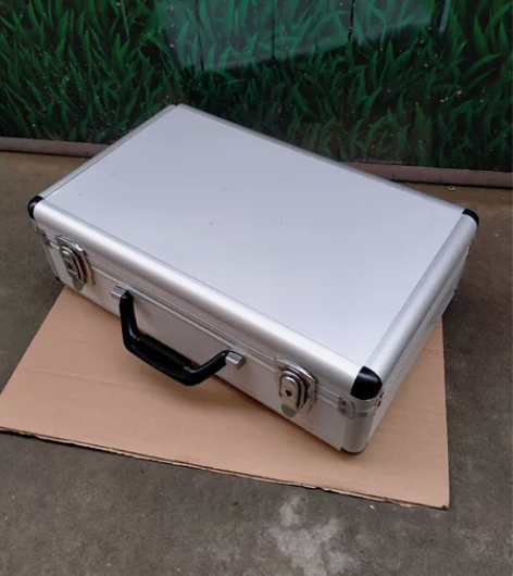 45包邮处理一个铝合金工具箱，有钥匙，铝合...