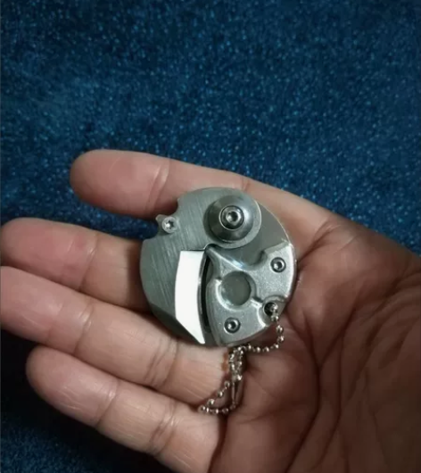 拆快递随身迷你折叠刀硬币刀户外便携螺丝刀户...