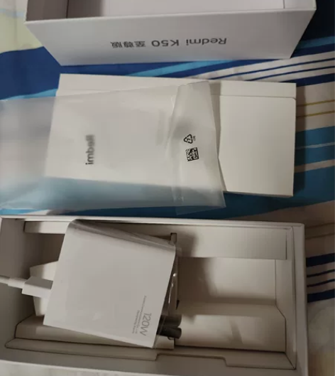 红米k50至尊版黑色 8+256g，盒子充...