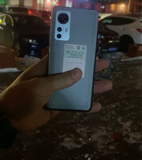 小米12。   新一代8处理器。  12+...