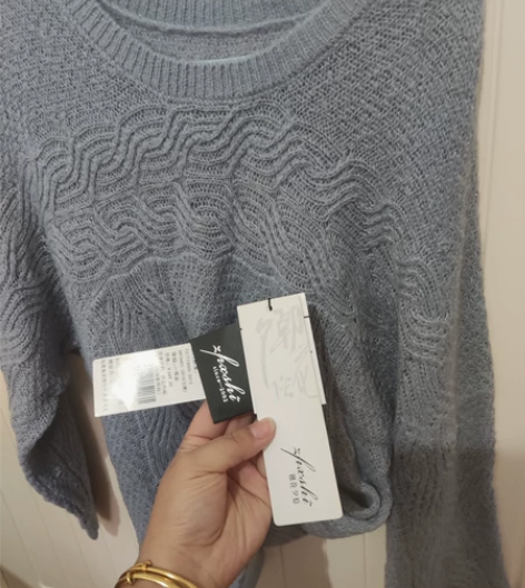 朝花夕拾的毛衫  全新  l码  两件包邮...