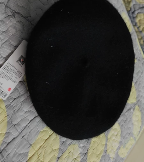 全新吊牌未拆黑色毛呢贝雷帽 感兴趣的话点“...