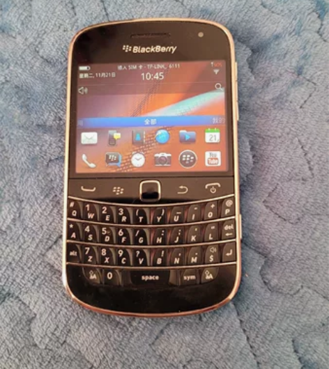 黑莓手机,正常开机使用!所见即所得,售出不...